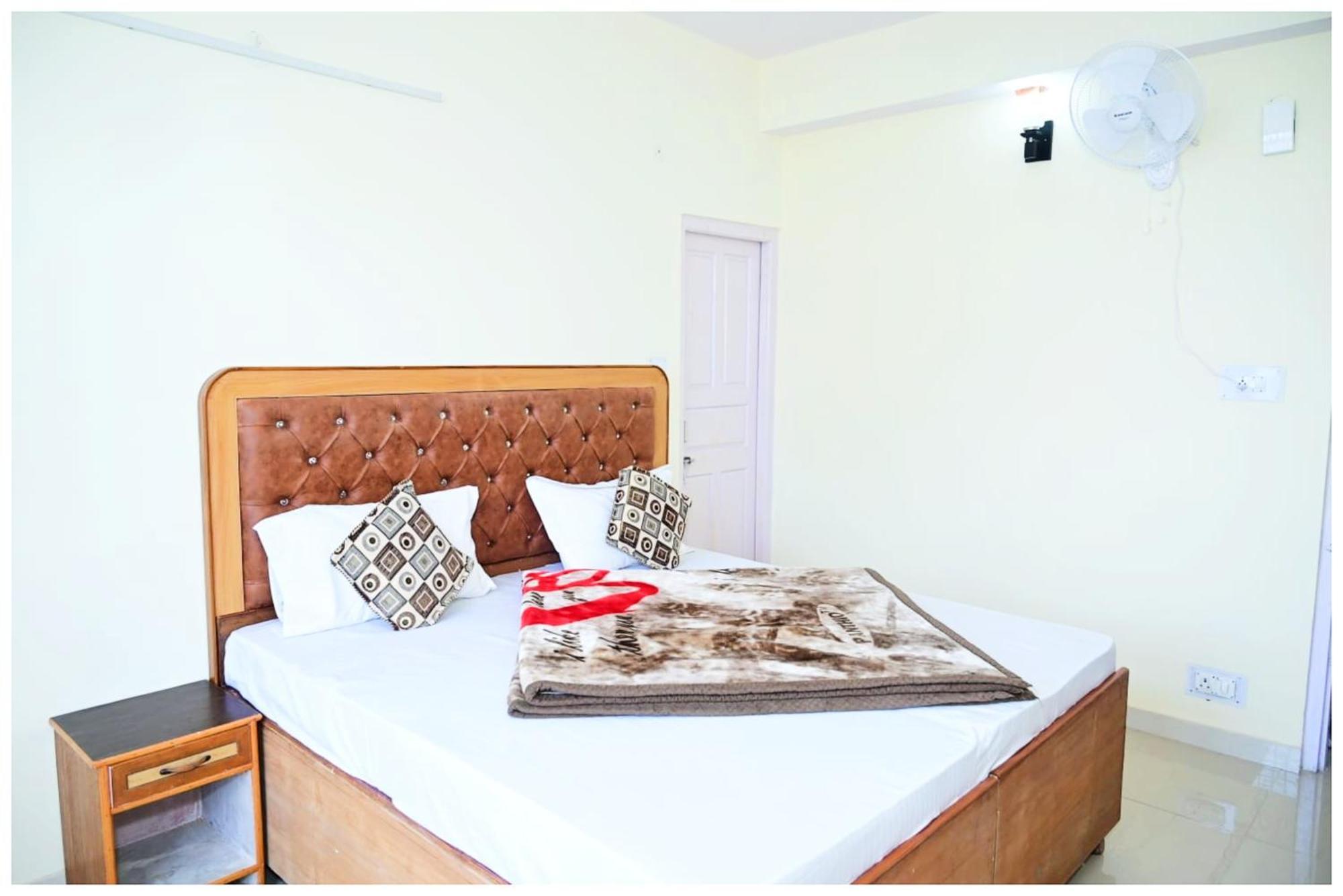 Simla Hotel K R I S H N A B - B Near Mall Road And Temple المظهر الخارجي الصورة